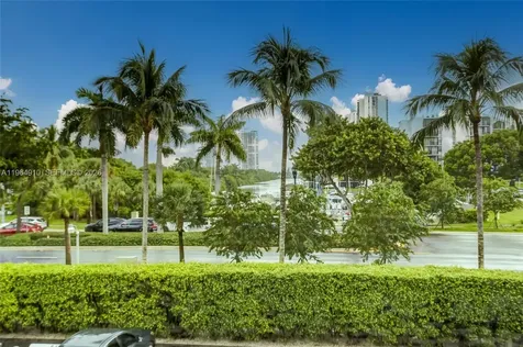 3375 N Country Club Drive Aventura FL 33180