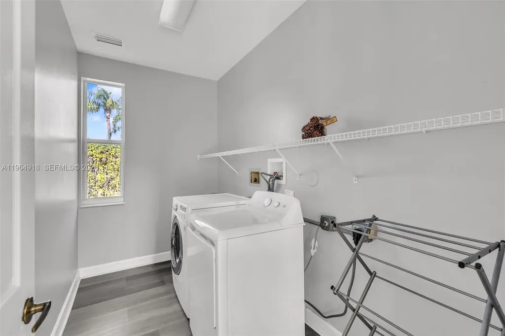 558 NW 118th Avenue Coral Springs FL 33071