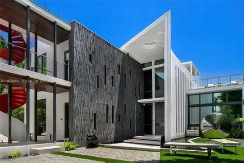 528 Lakeview Court Miami Beach FL 33140