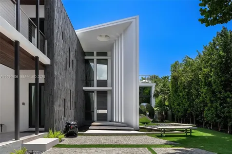 528 Lakeview Court Miami Beach FL 33140
