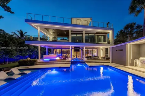528 Lakeview Court Miami Beach FL 33140