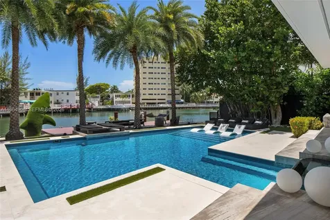 528 Lakeview Court Miami Beach FL 33140