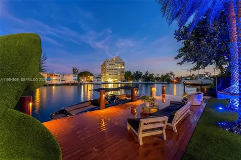 528 Lakeview Court Miami Beach FL 33140