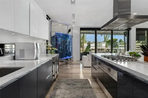528 Lakeview Court Miami Beach FL 33140