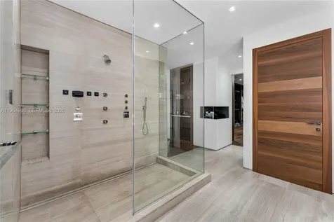 528 Lakeview Court Miami Beach FL 33140