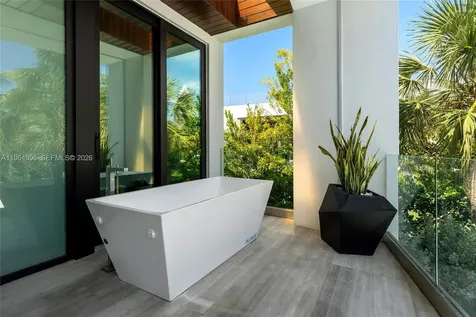 528 Lakeview Court Miami Beach FL 33140