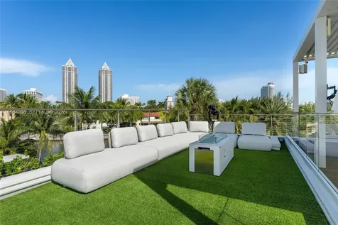 528 Lakeview Court Miami Beach FL 33140