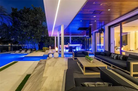 528 Lakeview Court Miami Beach FL 33140