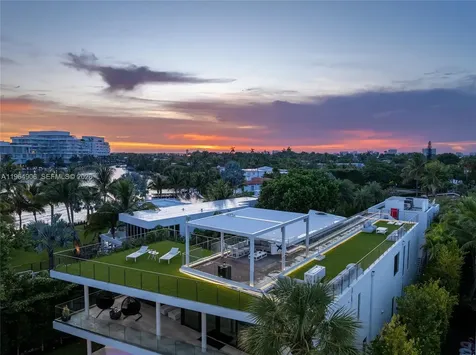 528 Lakeview Court Miami Beach FL 33140