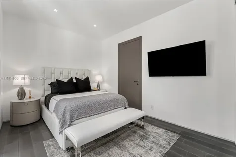 528 Lakeview Court Miami Beach FL 33140