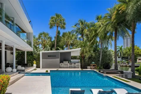 528 Lakeview Court Miami Beach FL 33140