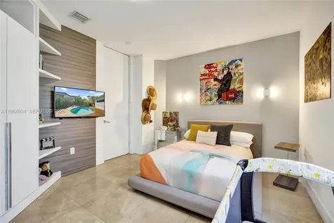 1662 Diplomat Drive Miami FL 33179
