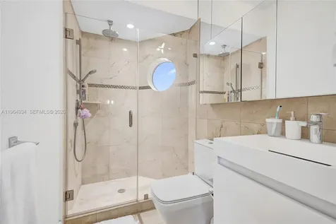 1662 Diplomat Drive Miami FL 33179