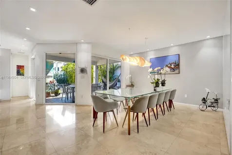 1662 Diplomat Drive Miami FL 33179