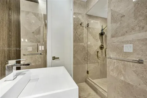 1662 Diplomat Drive Miami FL 33179