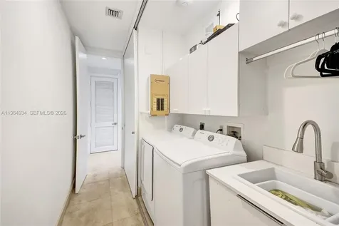 1662 Diplomat Drive Miami FL 33179