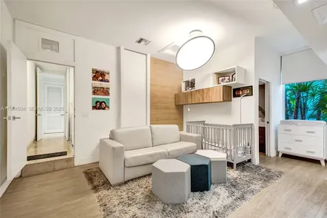 1662 Diplomat Drive Miami FL 33179