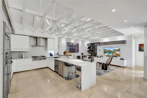 1662 Diplomat Drive Miami FL 33179