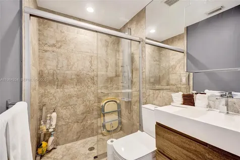 1662 Diplomat Drive Miami FL 33179