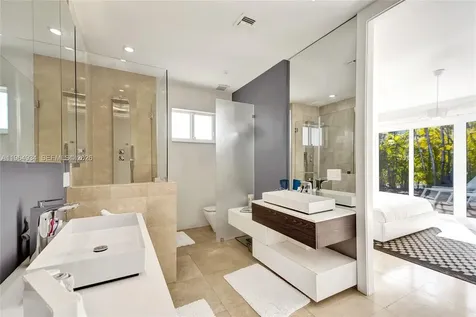 1662 Diplomat Drive Miami FL 33179