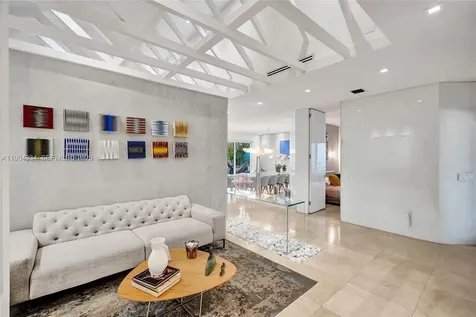 1662 Diplomat Drive Miami FL 33179