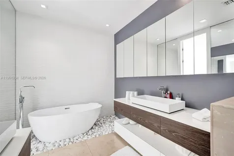 1662 Diplomat Drive Miami FL 33179