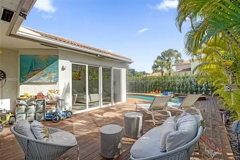1662 Diplomat Drive Miami FL 33179