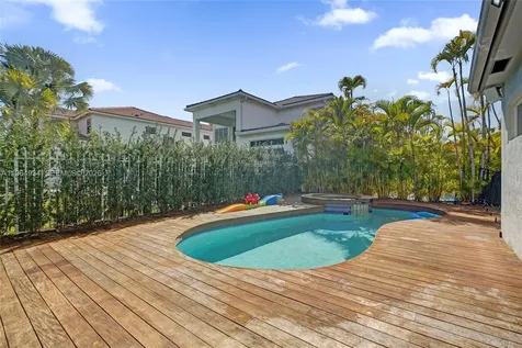1662 Diplomat Drive Miami FL 33179