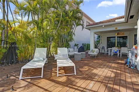 1662 Diplomat Drive Miami FL 33179