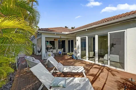 1662 Diplomat Drive Miami FL 33179