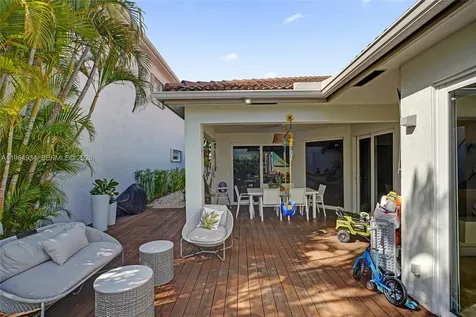 1662 Diplomat Drive Miami FL 33179