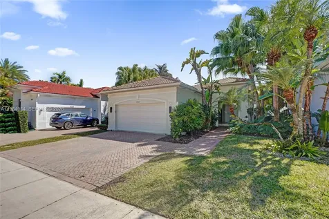 1662 Diplomat Drive Miami FL 33179