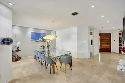 1662 Diplomat Drive Miami FL 33179