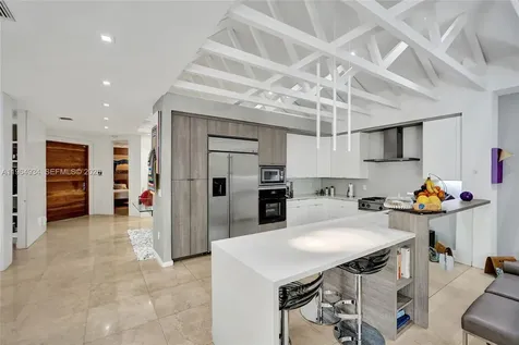 1662 Diplomat Drive Miami FL 33179