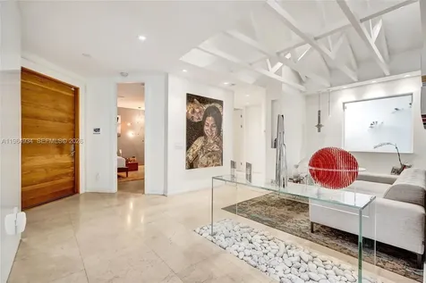 1662 Diplomat Drive Miami FL 33179