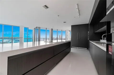 851 NE 1st Avenue Miami FL 33132