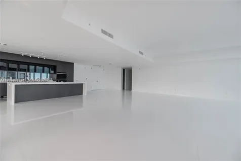 851 NE 1st Avenue Miami FL 33132