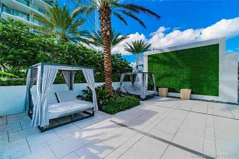 851 NE 1st Avenue Miami FL 33132