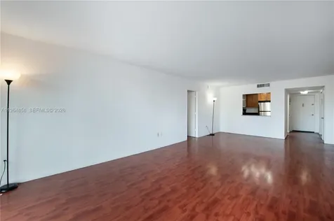 3731 N Country Club Drive Aventura FL 33180