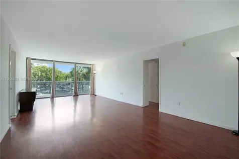 3731 N Country Club Drive Aventura FL 33180