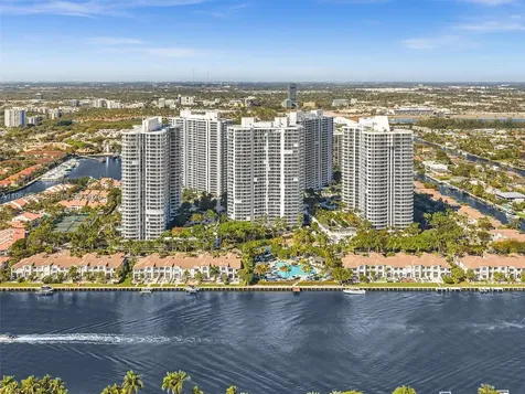 21150 Point Place Aventura FL 33180