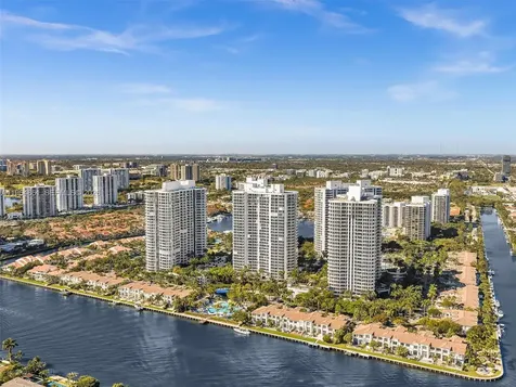21150 Point Place Aventura FL 33180