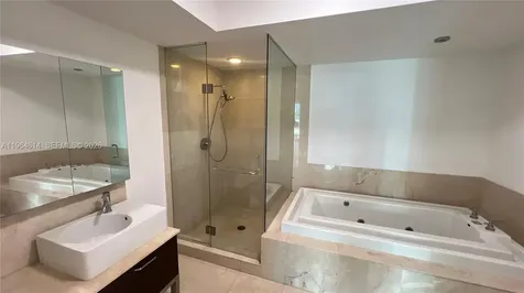 218 SE 14th Street Miami FL 33131