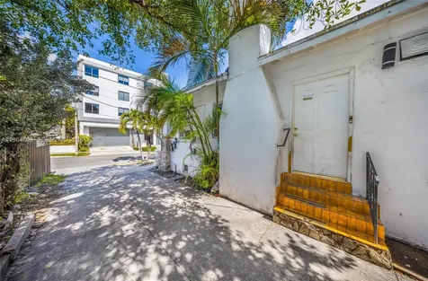 1342 NW 1st Street Miami FL 33125