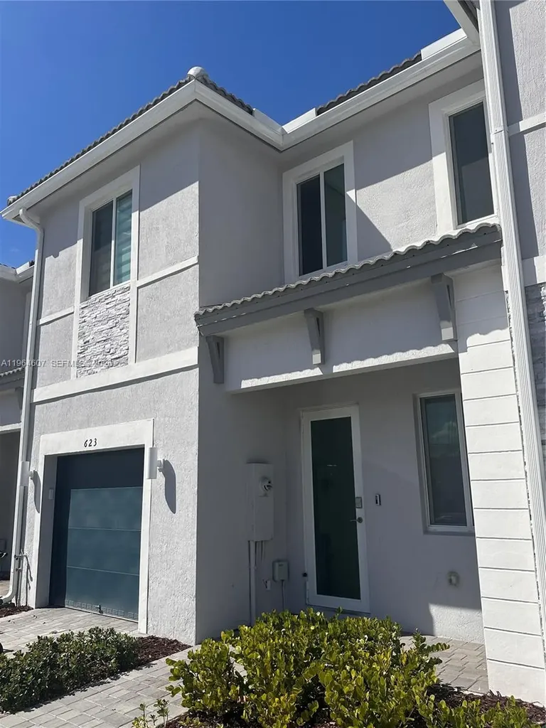 623 SE 13th Street Circle Homestead FL 33034