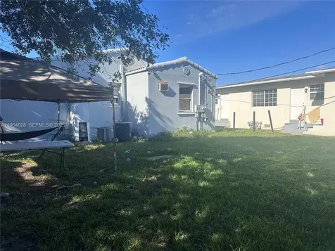 2125 Bay Drive Miami Beach FL 33141