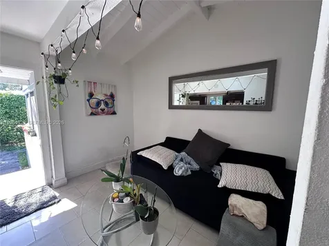 2125 Bay Drive Miami Beach FL 33141