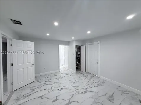 6829 SW 25th Street Miami FL 33155