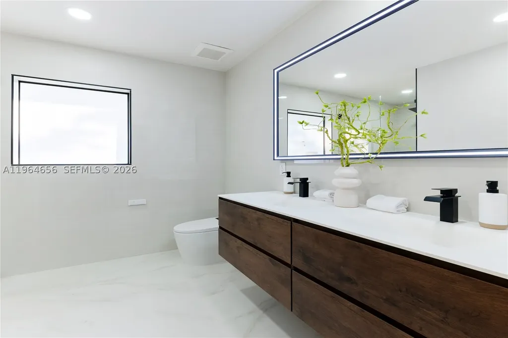 2415 NE 35th Drive Fort Lauderdale FL 33308