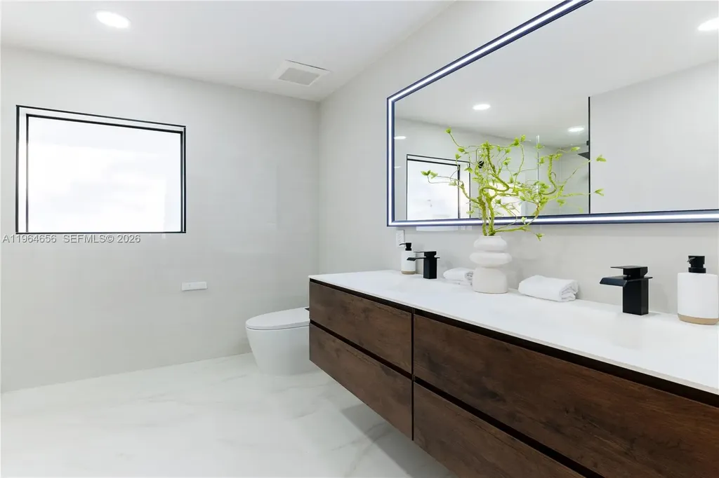 2415 NE 35th Drive Fort Lauderdale FL 33308